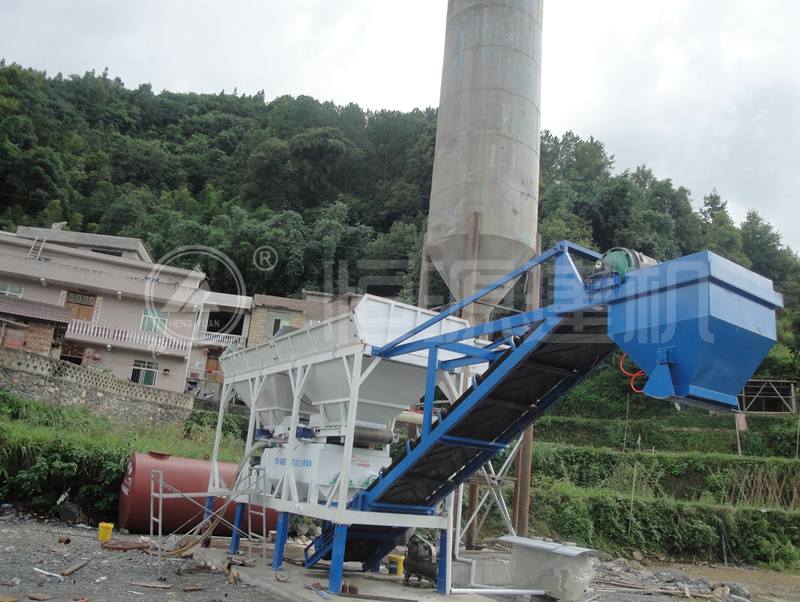 在農(nóng)村投資移動式水泥穩(wěn)定碎石基層攪拌站和移動式農(nóng)村砼攪拌站多少錢？